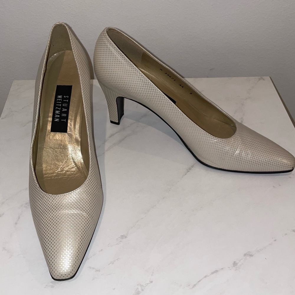 Designer Stuart Weitzman Pearly White Pointed Toe… - image 1